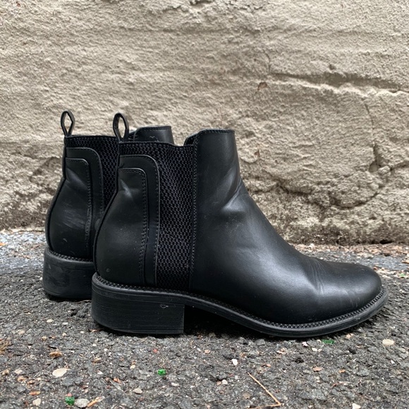 BEAUTIFUL BLACK LEATHER BOOTIES - Picture 3 of 4